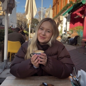 Evy, Babysitter in Nieuwerkerk