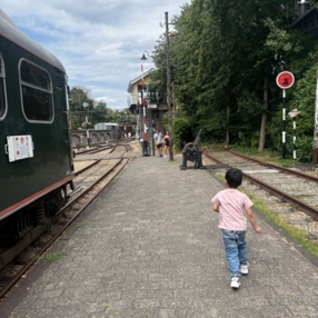 Nadire, Gezin in Overveen