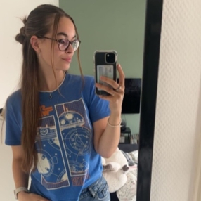 Nanda, Babysitter in Assen
