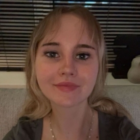 Lisette, Oppas in Oude Pekela