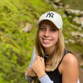 Veerle, Oppas in Hooglanderveen
