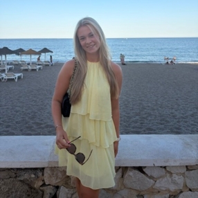Angela, Babysitter in Etten-Leur