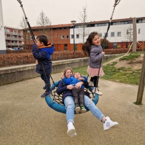 Kim, Gezin in Elst
