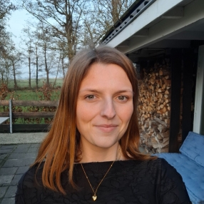 Britt, Oppas in Roermond