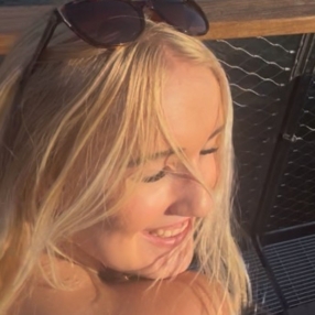 Sanne, Babysitter in Roden