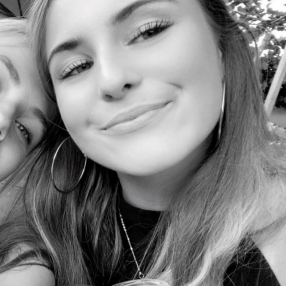 Esmee, Oppas in Huizen