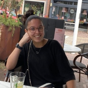 Eva, Babysitter in Nieuw-Lekkerland