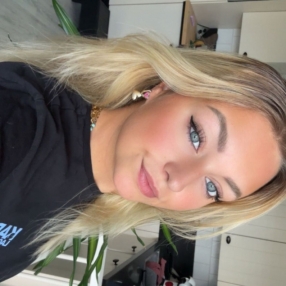 Amber, Babysitter in Uitgeest