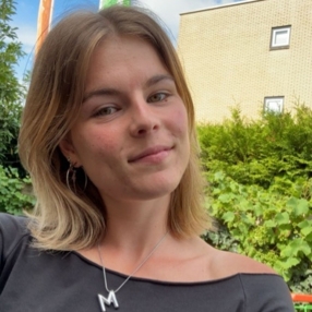 Esmee, Babysitter in Oosterwolde