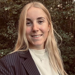 Esther, Oppas in Voorthuizen