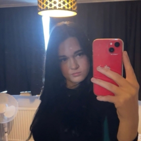 Nina, Babysitter in Hoensbroek