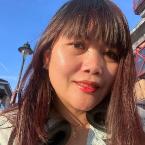 Aini, Babysitter in Leersum