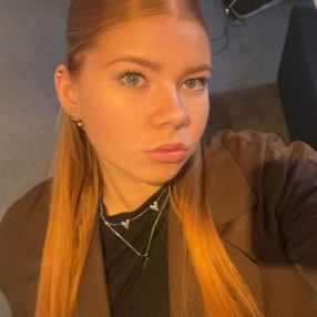 Eline, Oppas in Surhuisterveen