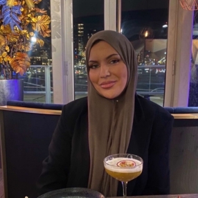 Hayat, Oppas in Bilthoven