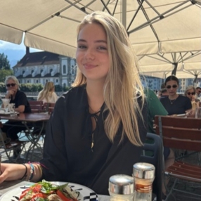 Anna, Oppas in Oegstgeest