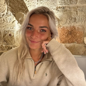 Fleur, Babysitter in Leiden