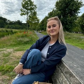 Jazzlyn, Oppas in Zandvoort