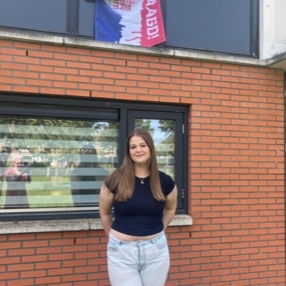 Lotta, Oppas in Overbetuwe