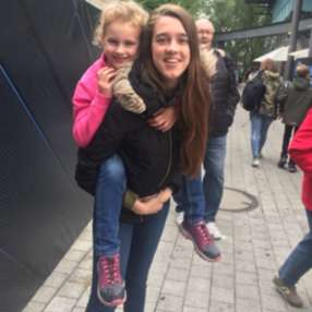 Esmee, Babysitter in Voorhout