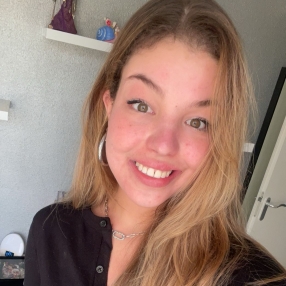 Kim, Babysitter in Elst