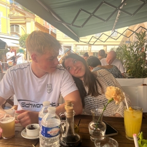 Elles, Babysitter in Schagen