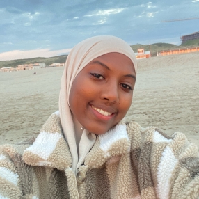 Yasmiin, Oppas in Zaandam