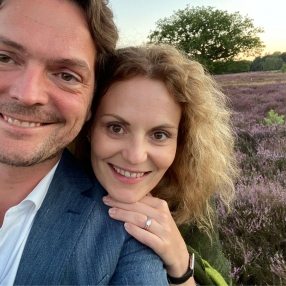 Daniela, Gezin in Naarden