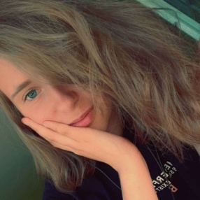 Renatha, Babysitter in Tholen