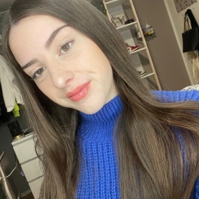 Selena, Babysitter in Heemskerk