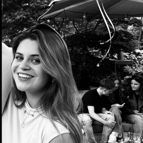 Lynn, Babysitter in Rozenburg