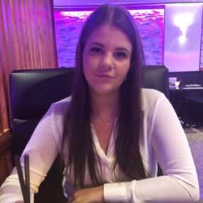 Annika, Babysitter in Panningen