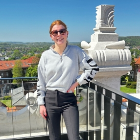 Britt, Babysitter in Heerle