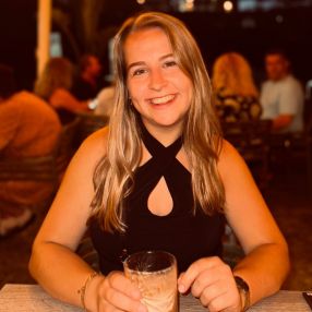Shakira, Babysitter in Harbrinkhoek