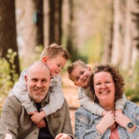 Ronnie, Family in Borne