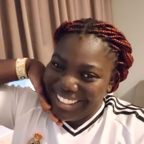 Iyanuoluwa, Oppas in Amsterdam