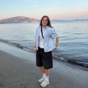 Davinia, Babysitter in Rozenburg