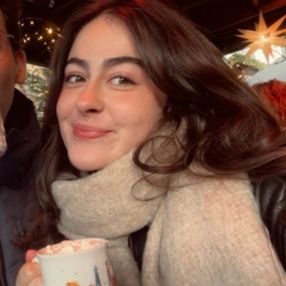 Esmee, Oppas in Wierden