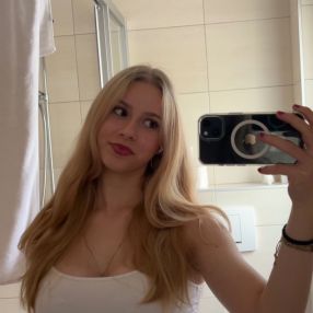Isabella, Oppas in Galder