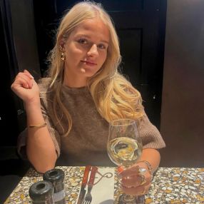 Suzanne, Babysitter in Katwijk