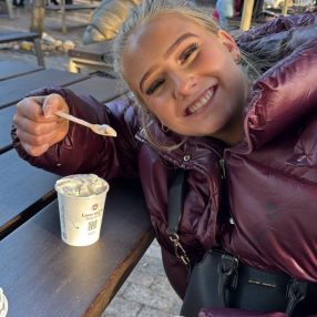 Jet, Babysitter in Raamsdonksveer