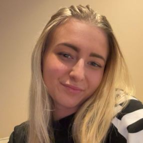 Chelsey, Oppas in Velserbroek
