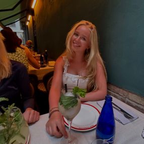 Elise, Oppas in Zeist