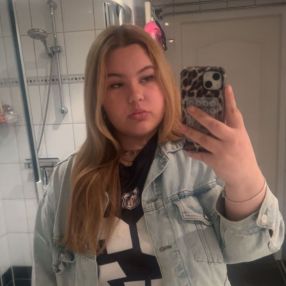 Lize, Oppas in Oude Pekela