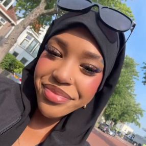 Salwa, Oppas in Wormer