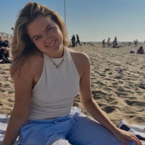 Floortje, Babysitter in Veenendaal