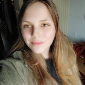Fleur, Babysitter in Brunssum