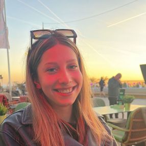Mila, Babysitter in Vlijmen