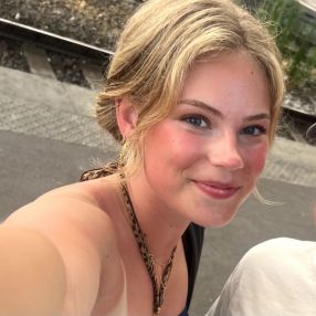 Aimée, Babysitter in Huizen