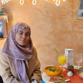 Sadia, Oppas in Hoofddorp
