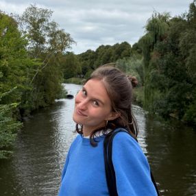Florence, Babysitter in Naarden
